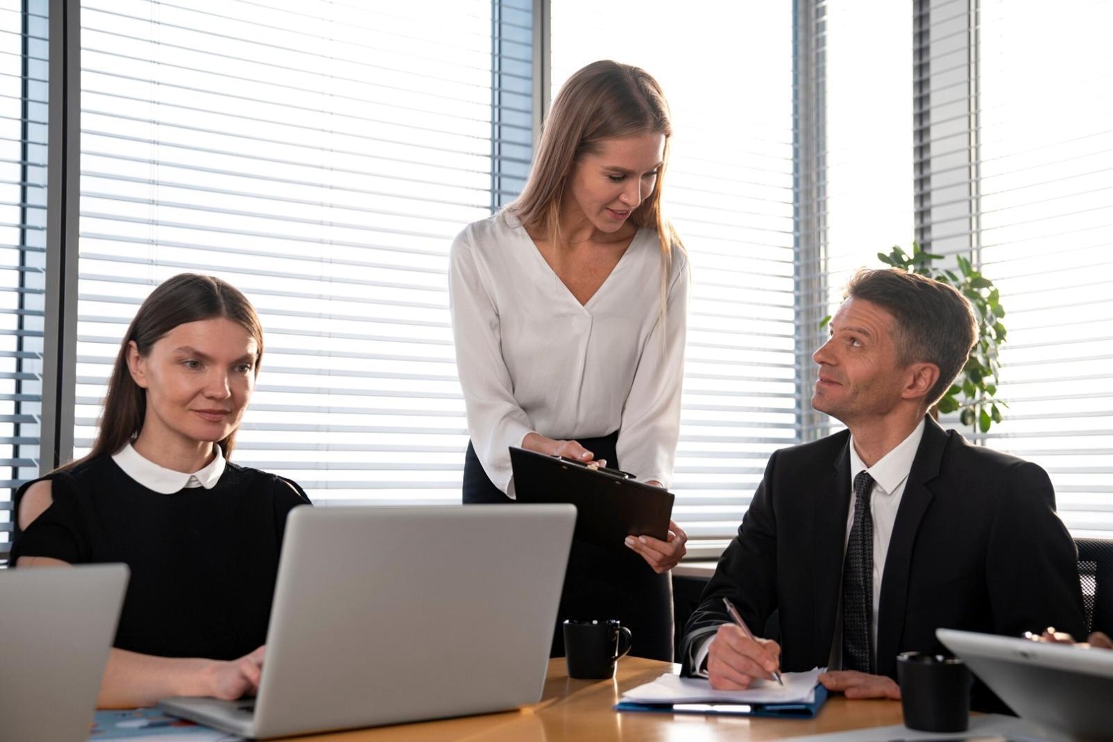 Consultation financière personnalisée avec graphiques et documents